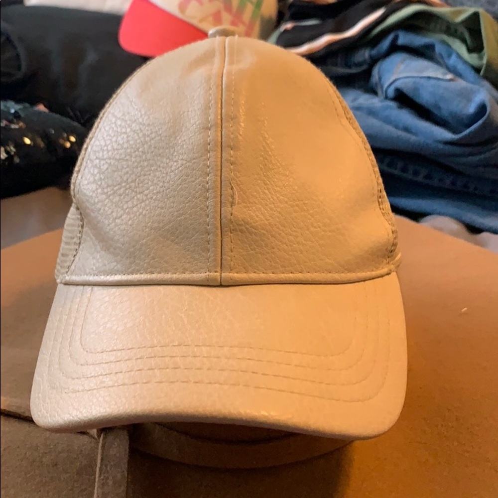 tan hat